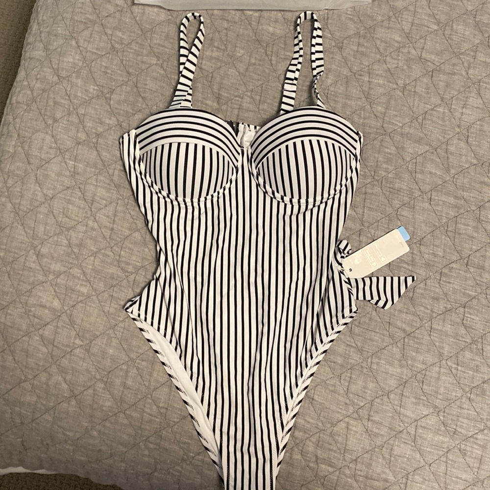 Cupshe one piece swimsuit size Medium